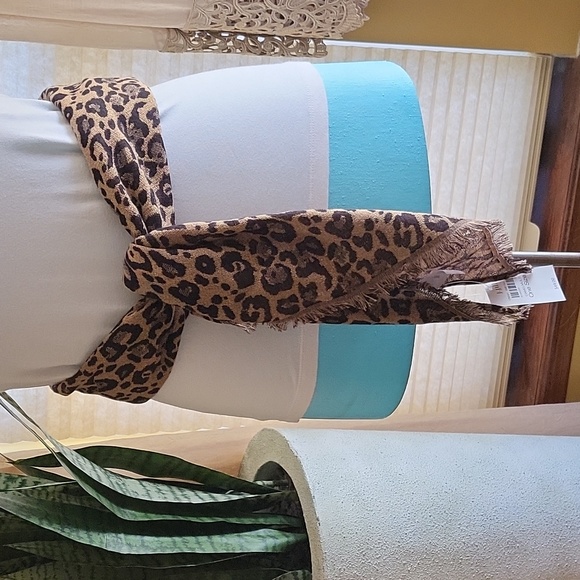 J Jill woman's Camelmulti multi-functional scarf wrap. One size. - Picture 3 of 11